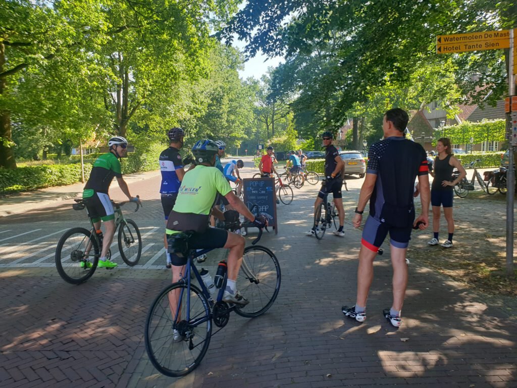 Energiefonds Overijssel fietst met relaties de ‘Hel van Twente’